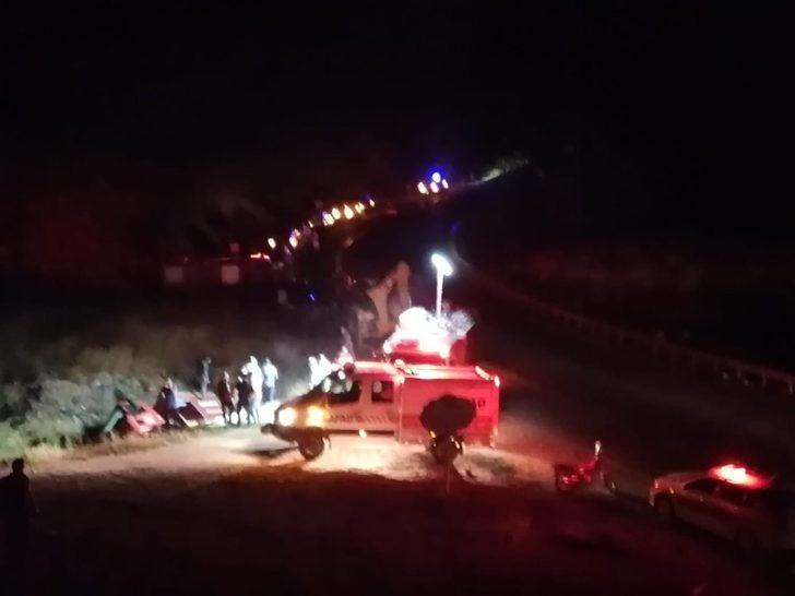 Kamyon kazasına giden itfaiye aracı şarampole devrildi G5