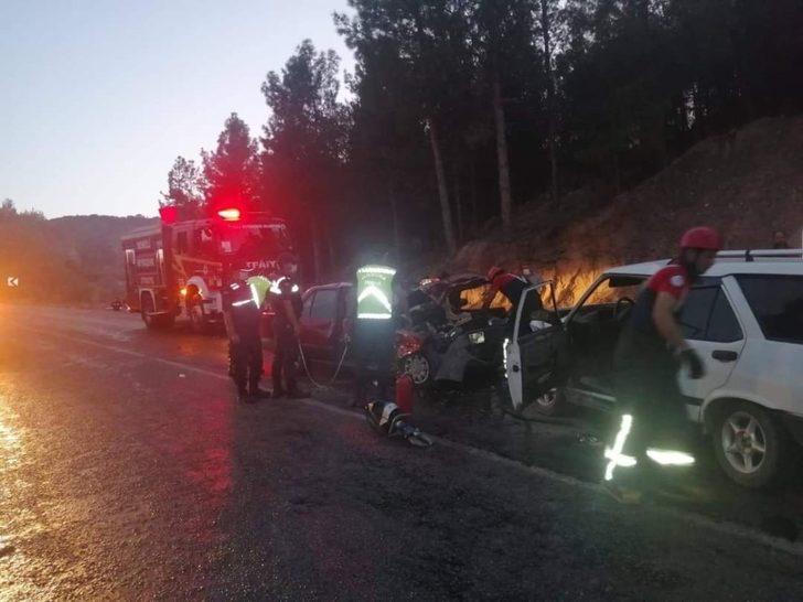 İki otomobil kafa kafaya çarpıştı: 1 ölü, 3 yaralı G2