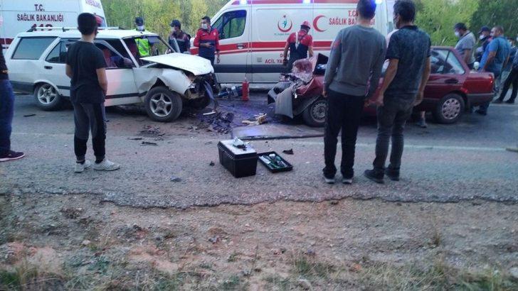 İki otomobil kafa kafaya çarpıştı: 1 ölü, 3 yaralı G4