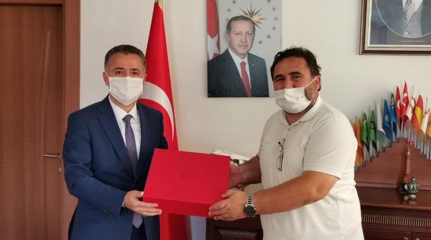 Tekin, Camiler ve Din G&ouml;revliler Haftası dolayısıyla Bayburt M&uuml;ft&uuml;s&uuml; Başoğlu&rsquo;nu ziyaret etti