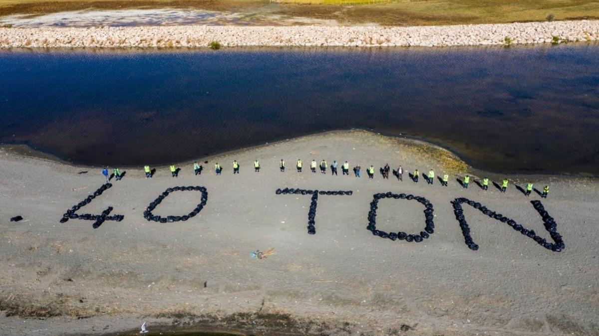 İpekyolu Belediyesi Akk&ouml;pr&uuml; Deresi ile Van G&ouml;l&uuml; kıyısında 45 ton &ccedil;&ouml;p topladı