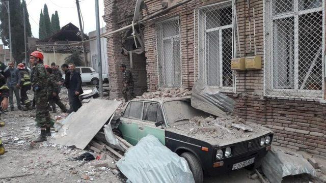 Azerbaycan’ın Gence şehrine Ermenistan’dan roketli saldırı: 1 ölü