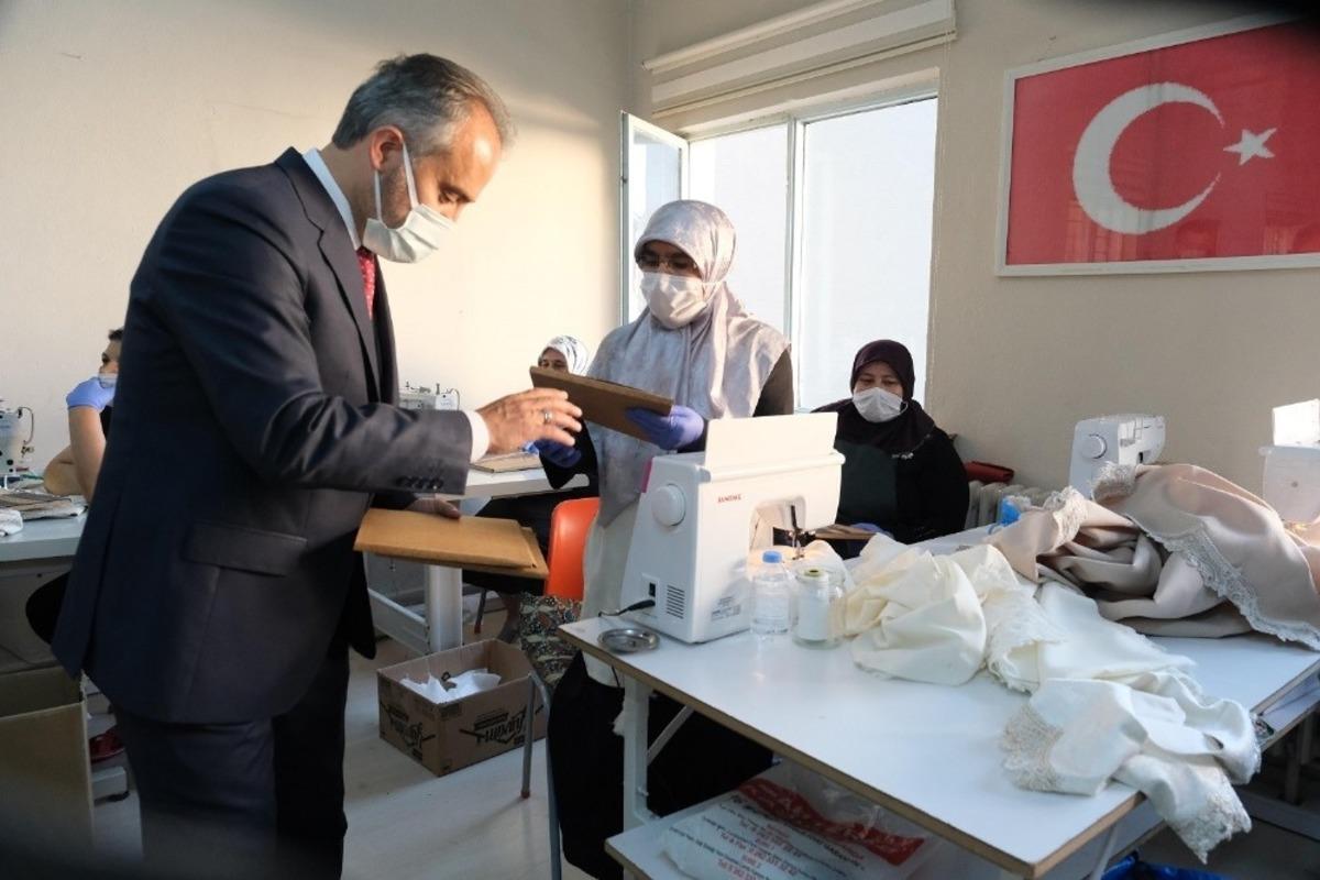 Başkan Aktaş&rsquo;tan &uuml;reten kadınlara moral ziyareti