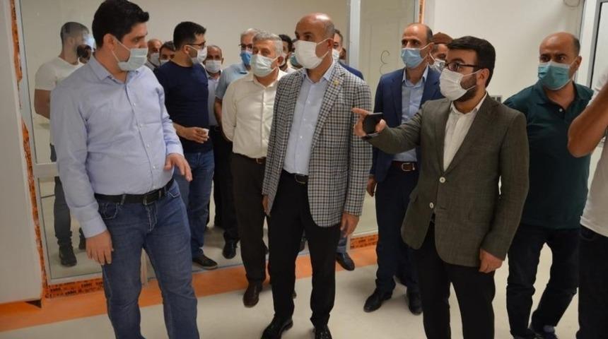 AK Parti Batman İl Başkanı G&uuml;r hastanede incelemelerde bulundu