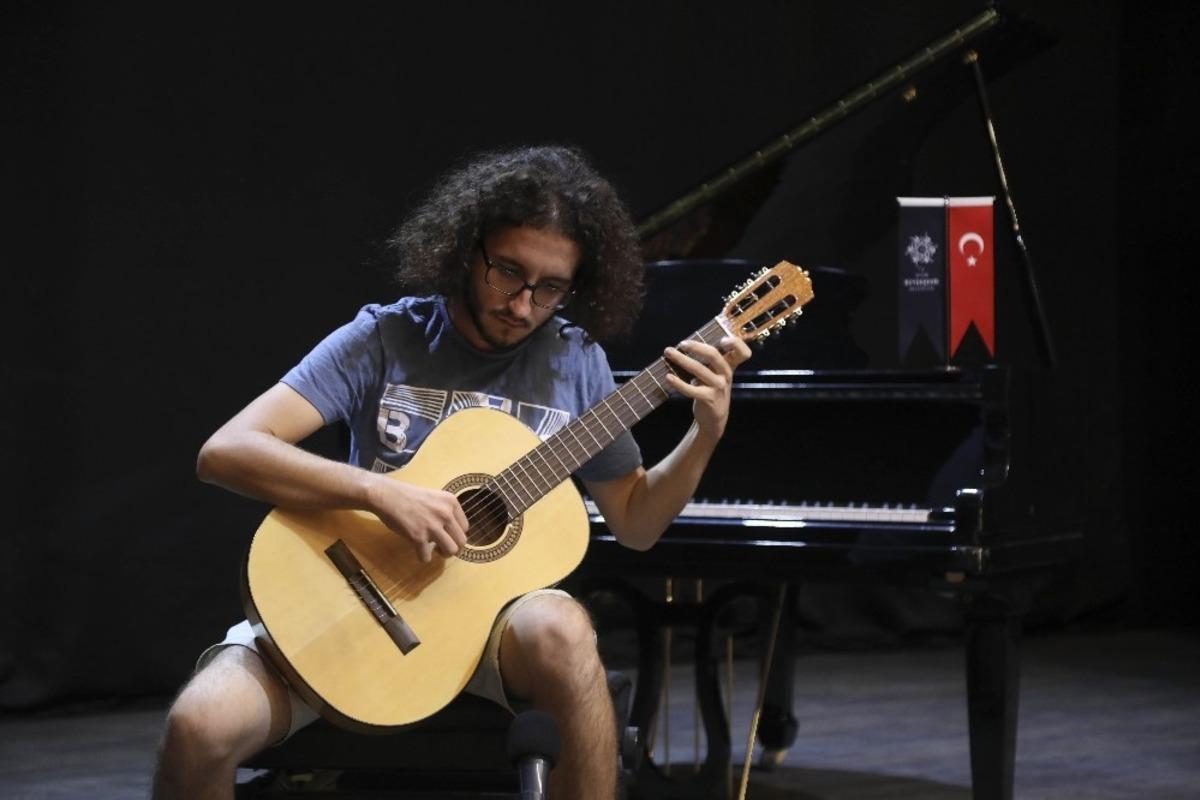 Aydın B&uuml;y&uuml;kşehir Belediyesi Konservatuarı gen&ccedil; yetenekleri keşfediyor