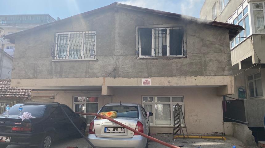 Ataşehir'de yangın paniği! Anne ve 2 çocuğunu son anda kurtarıldı