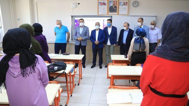 Yüz yüze eğitime başlayan öğrencilere moral ziyareti