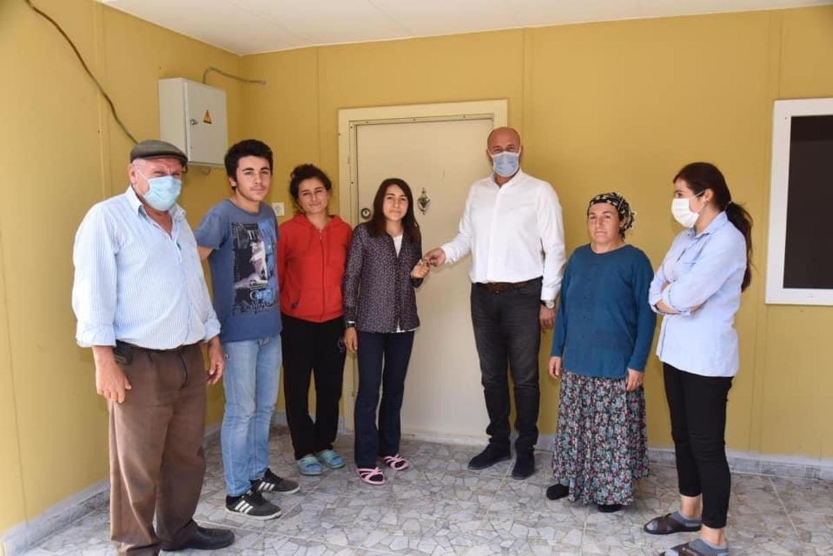 Tekkek&ouml;y&rsquo;den iki aileye sıcak yuva