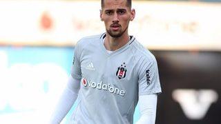 Beşiktaş Alpay Çelebi'yi kiralık gönderdi