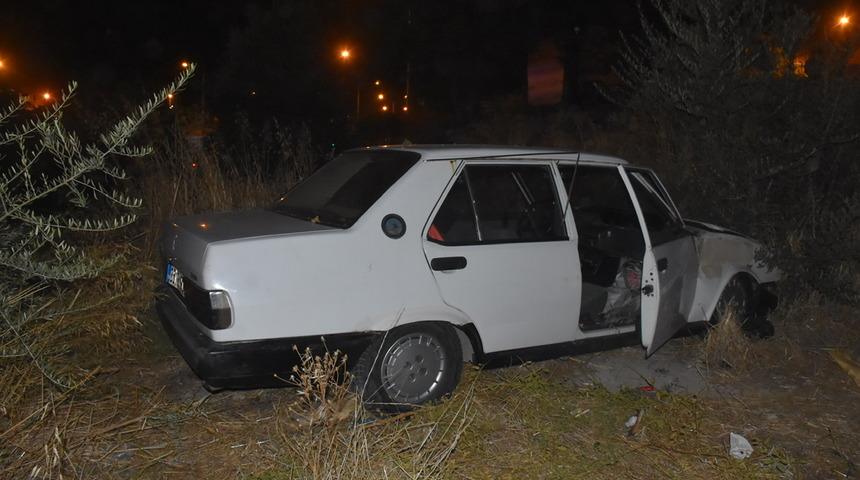 Otomobil, boş araziye u&ccedil;tu! Yarış mı yapıyorlardı