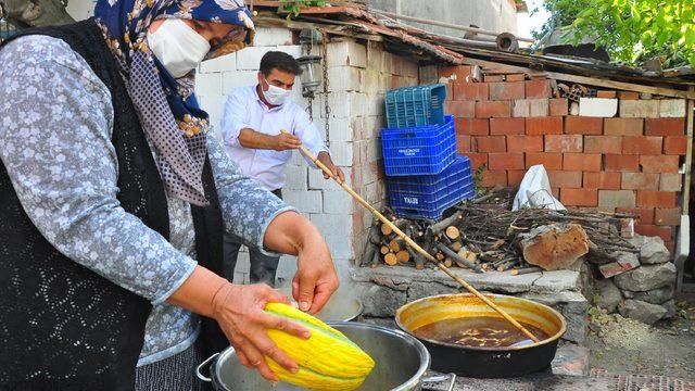 Kırkağaç kavunundan pekmez yaptılar, siparişlere yetişemiyorlar