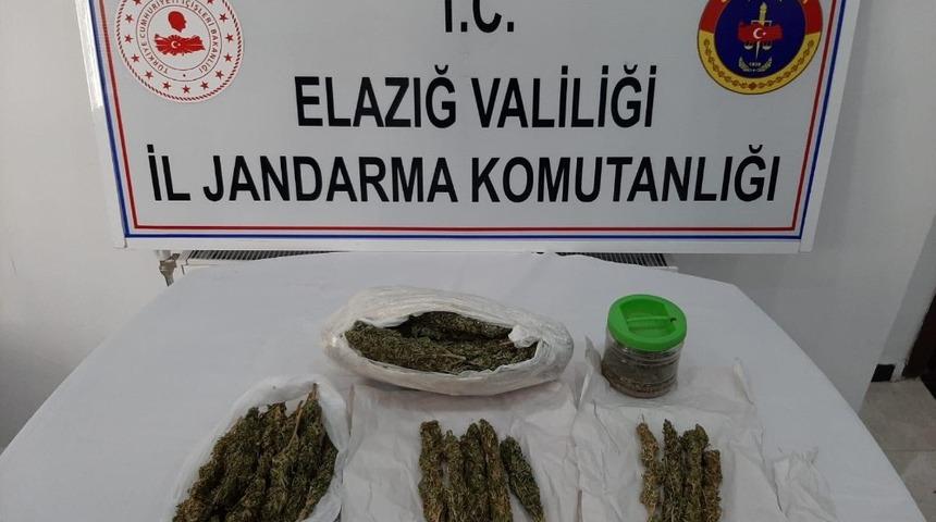 Elazığ&rsquo;da uyuşturucu taciri yakalandı, 5 kilo esrar ele ge&ccedil;irildi