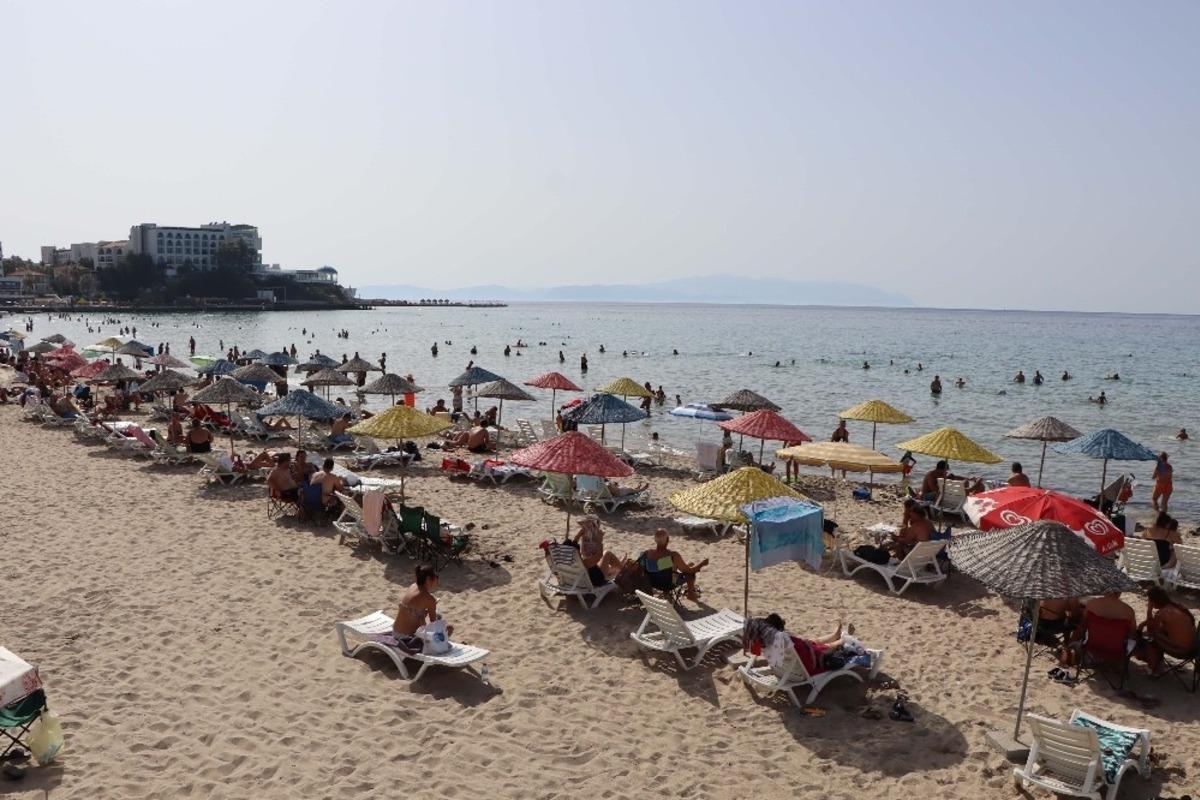 Kuşadası&rsquo;nda Ekim&rsquo;de plaj keyfi