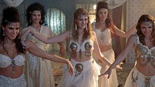 Derya Şensoy dansözlüğe soyundu