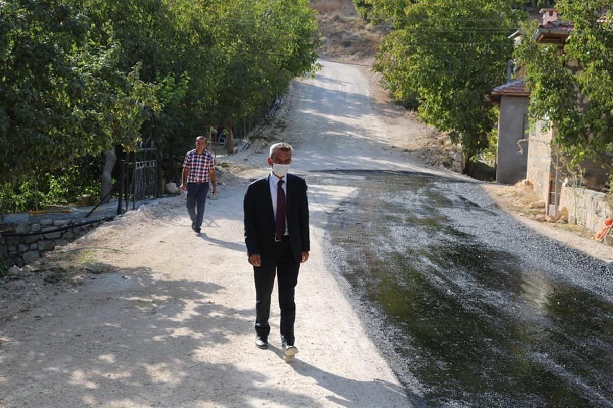 Kazancı beldesinde asfalt ve kaldırım &ccedil;alışmaları s&uuml;r&uuml;yor