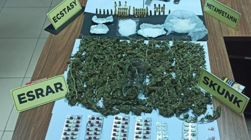 Uyuşturucuları pazarlarken yakalandılar