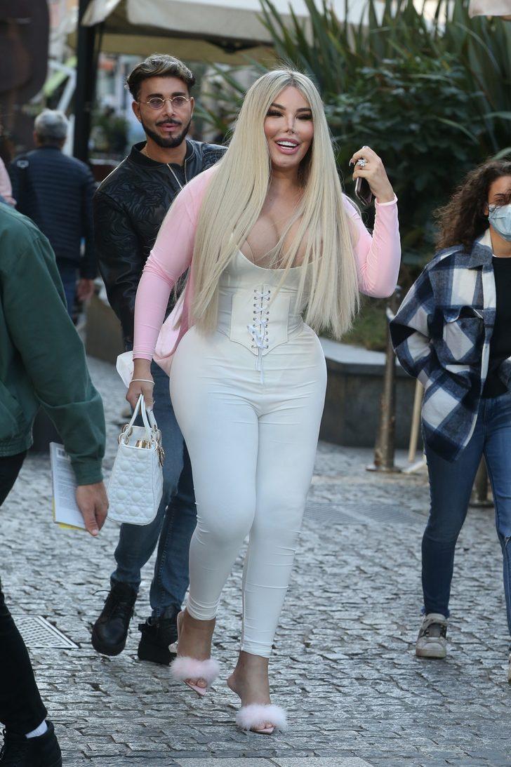 'Ken Bebek' Jessica Alves geçtiğimiz yıl kadın olmuştu! Sokakta aşka geldi  G5