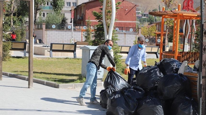 Kent park bilinçsizce kirletiliyor