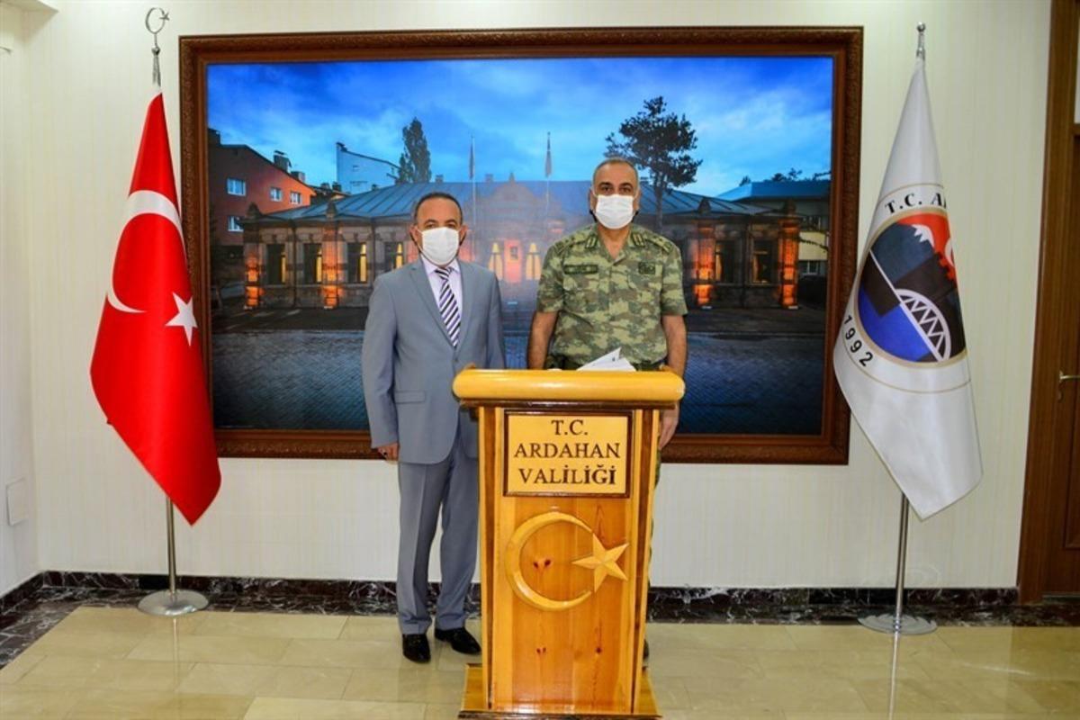 9&rsquo;ncu Kolordu Komutanı T&uuml;mgeneral Erhan Uzun, Vali  H&uuml;seyin &Ouml;ner&rsquo;e nezaket ziyaretinde bulundu