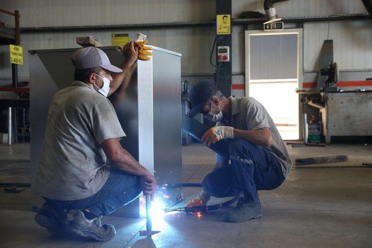 Çayırova Belediyesi kendi çöp konteynırını üretiyor G1