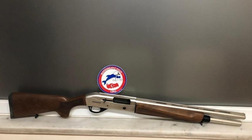 D&uuml;ğ&uuml;n konvoyunda havaya ateş a&ccedil;an 3 maganda yakalandı