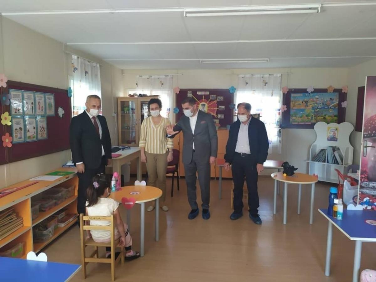 Kaymakam Aydemir&rsquo;den minik &ouml;ğrencilere ziyaret
