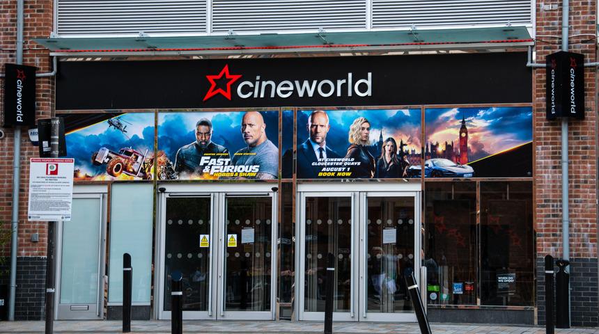 Cineworld tüm sinemalarını kapatıyor