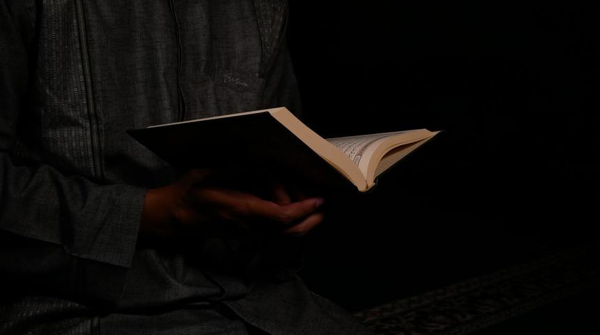 Vakıa suresi okunuşu: Vakıa suresi Arapça yazılışı ve Türkçe anlamı ile meali, tefsiri, faziletleri