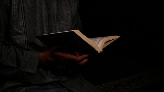 Vakıa suresi okunuşu: Vakıa suresi Arapça yazılışı ve Türkçe anlamı ile meali, tefsiri, faziletleri