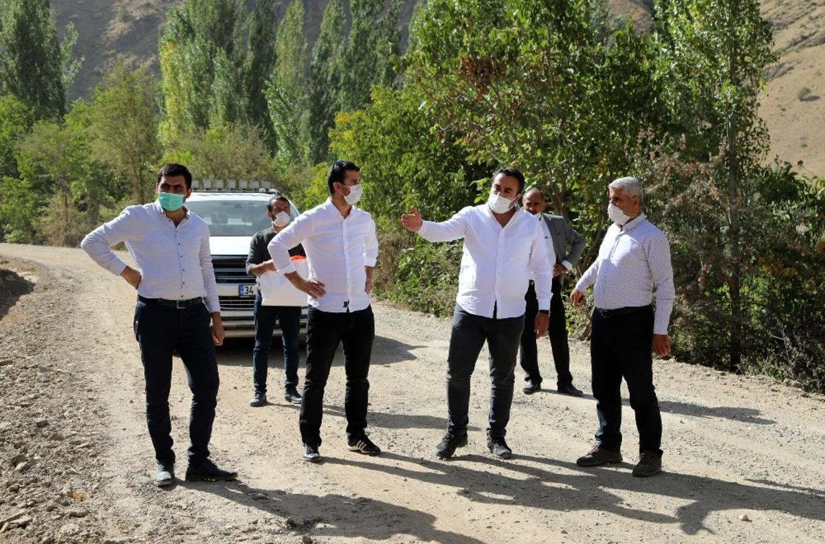Van B&uuml;y&uuml;kşehir, Bah&ccedil;esaray&rsquo;ın mahallelerini asfaltlıyor