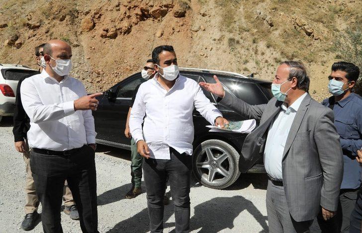 Van Büyükşehir, Bahçesaray’ın mahallelerini asfaltlıyor G3