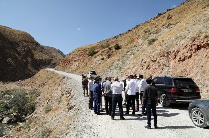 Van Büyükşehir, Bahçesaray’ın mahallelerini asfaltlıyor G5