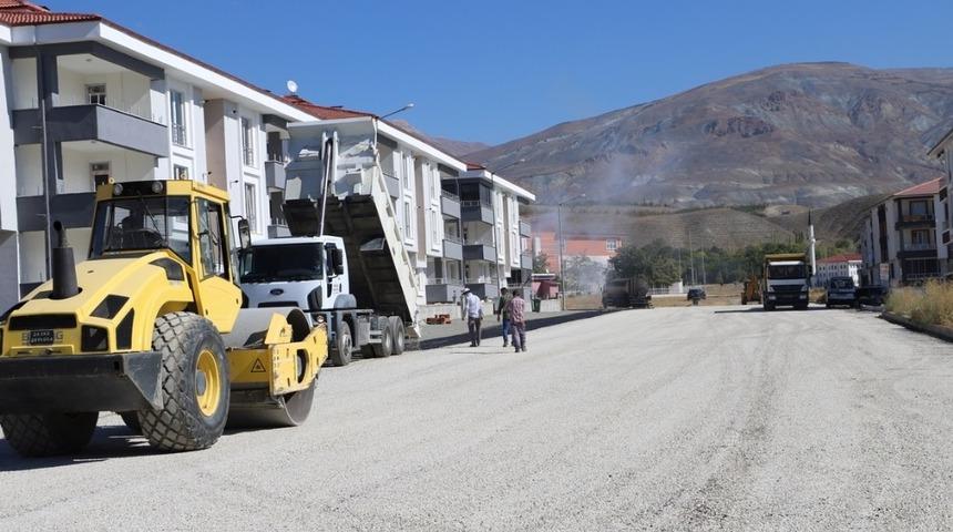 Erzincan&rsquo;da yeni imara a&ccedil;ılan b&ouml;lgelerde yol yapım &ccedil;alışması