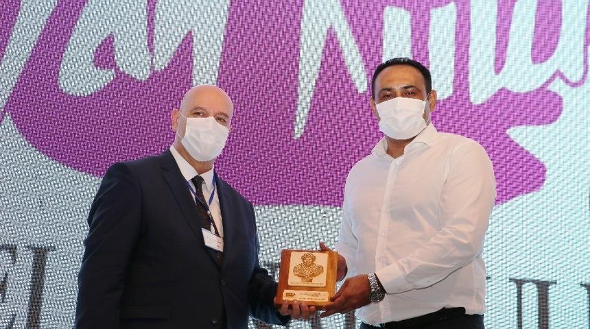 Mersin Arkeoloji G&uuml;nlerinde Başkan Yılmaz&rsquo;a teşekk&uuml;r plaketi