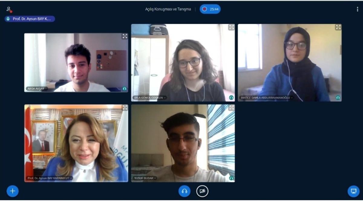 Tıp Fak&uuml;ltesi&rsquo;nde ilk dersi Rekt&ouml;r Karabulut verdi