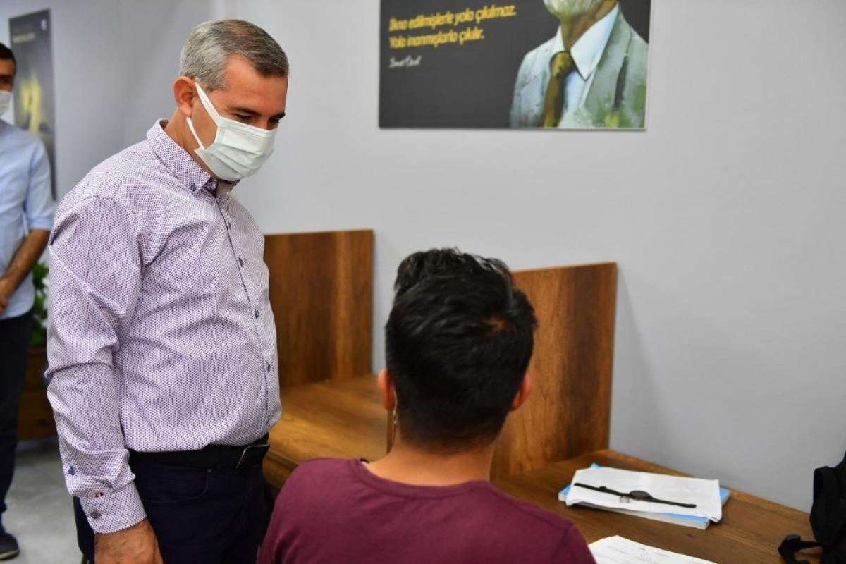 Başkan &Ccedil;ınar&rsquo;ın Kitap Kafe ilgisi