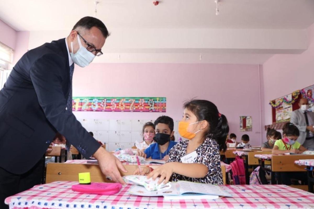 Kayapınar Belediyesinden 2 bin &ouml;ğrenciye hijyen seti