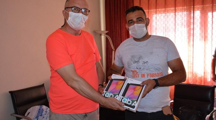 Maden iş&ccedil;ileri k&ouml;y okulu &ccedil;ocuklarına tablet bağışladı