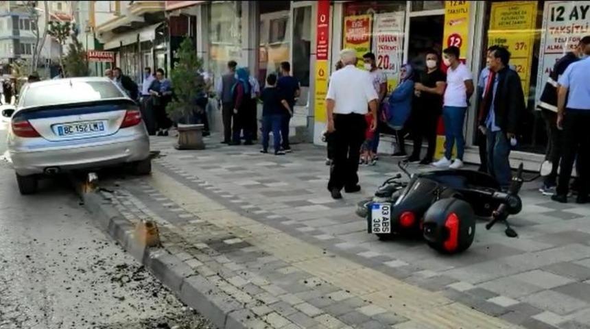 S&uuml;r&uuml;c&uuml; fren yerine yanlışlıkla gaza basınca faciadan d&ouml;n&uuml;ld&uuml;