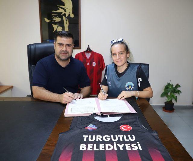 Turgutlu Belediyespor’un son transferi Gamze Sena Dülegöz oldu