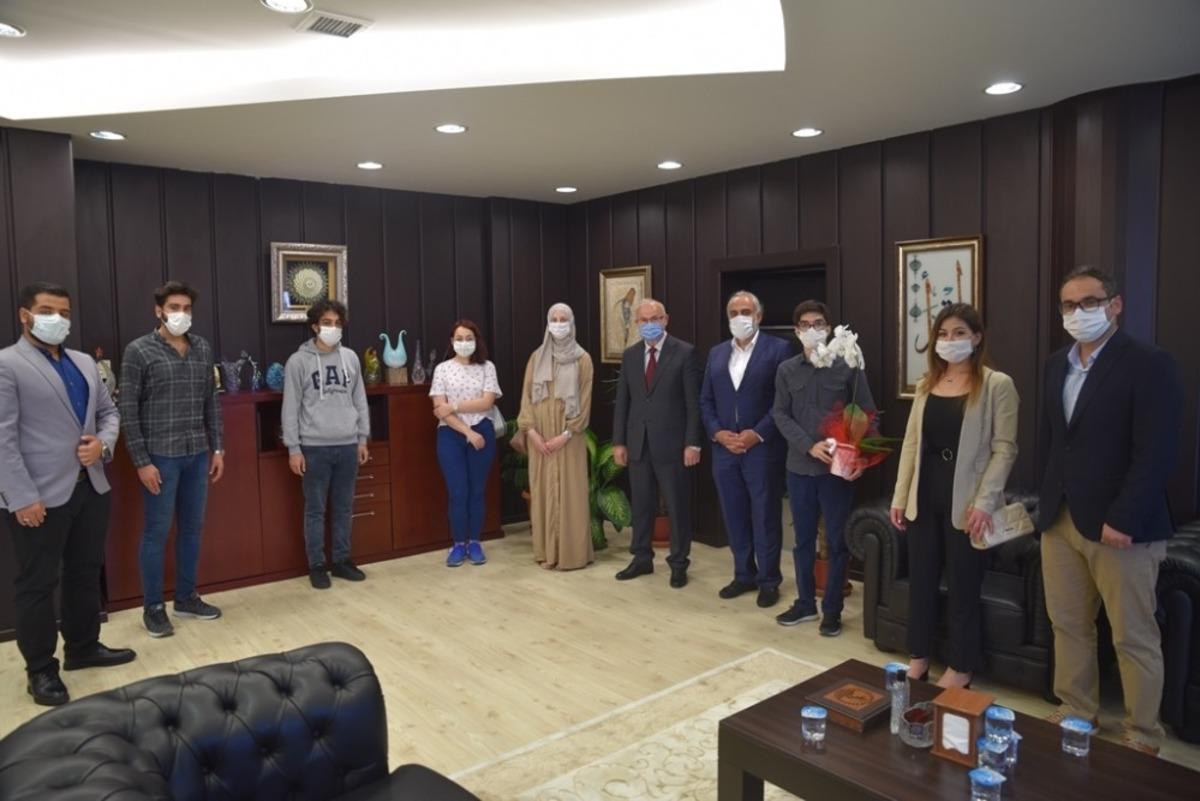 Uluslararası &ouml;ğrencilerden Rekt&ouml;r &Uuml;nal&rsquo;a teşekk&uuml;r