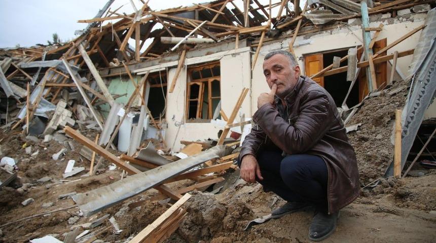 Dağlık Karabağ'ın başkenti Hankendi'de ve Azerbaycan'ın Gence şehrinde bombalar altında yaşam