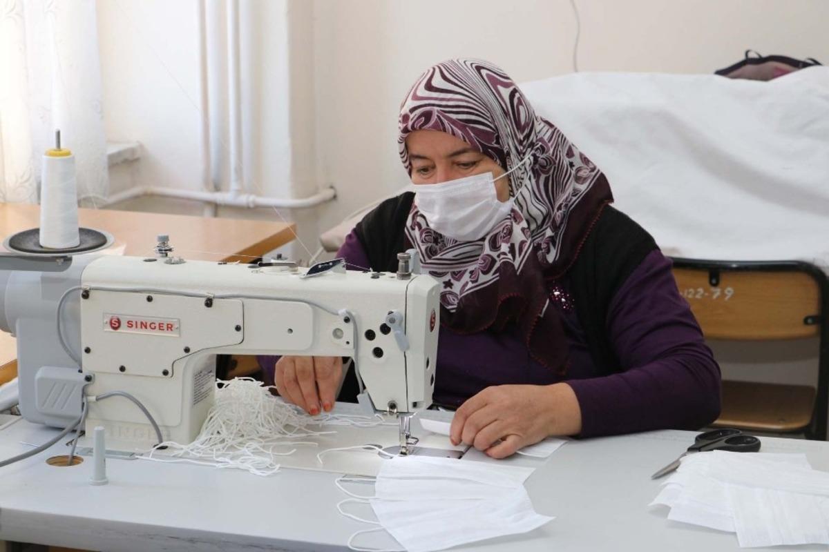 G&uuml;r&uuml;n&rsquo;de  100 bin maske &uuml;retilecek