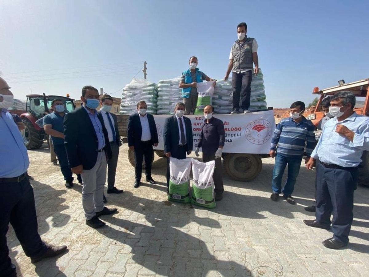 Altıntaş&rsquo;ta Tarım ve Orman Bakanlığı b&uuml;t&ccedil;eli tohum dağıtımı