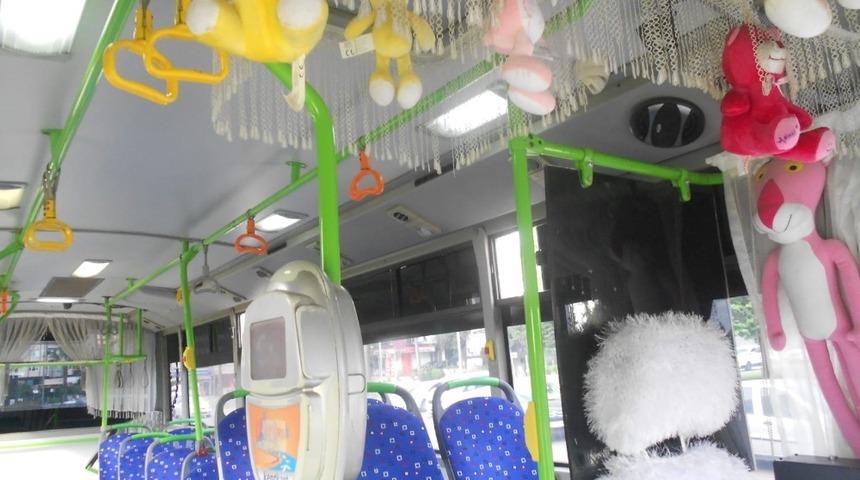 Adana'daki 'süslü' halk otobüsü trafikten men edildi