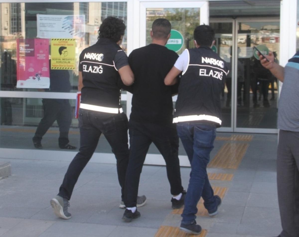 Elazığ&rsquo;da polisin ş&uuml;phelendiği şahıstan, kokain ele ge&ccedil;irildi