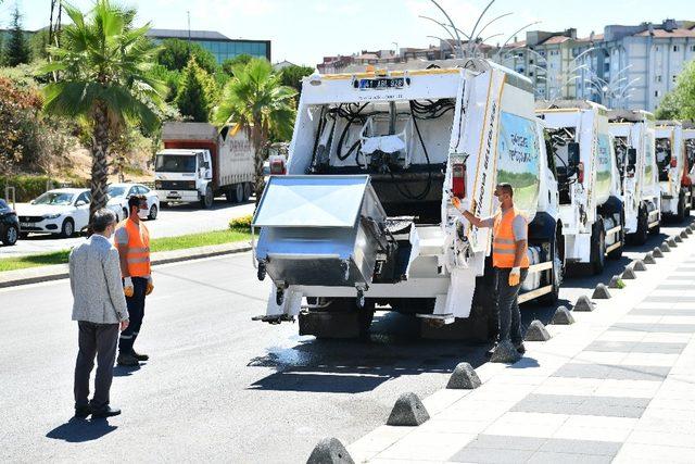 Çöp konteynerleri parfümlü dezenfektan ile yıkanıyor