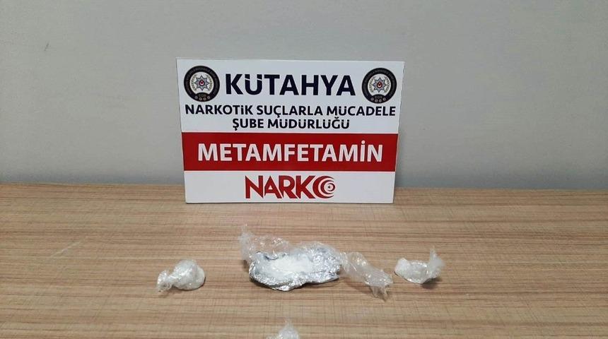 K&uuml;tahya&rsquo;da bir ş&uuml;pheli 30 gram uyuşturucuyla yakalandı