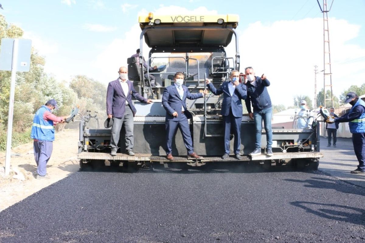 Erciş&rsquo;te asfalt kaplama &ccedil;alışmaları devam ediyor