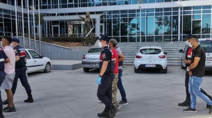 Baz istasyonundan hırsızlık yapanlar su&ccedil;&uuml;st&uuml; yakalandı